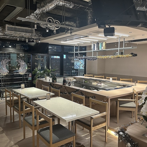 Dining & Bar Terrace �_�C�j���O�o�[ �ƏF �e���X ���F���̓��H����2F