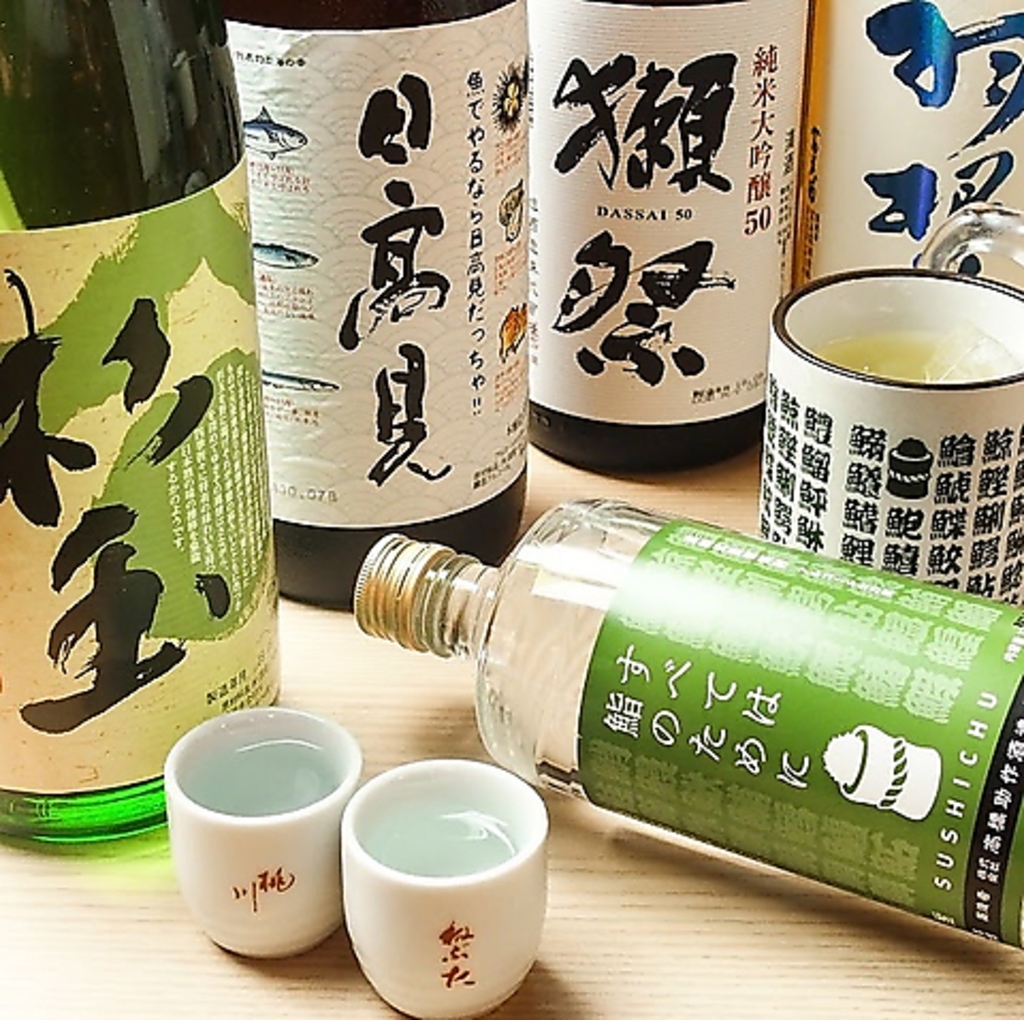 鮨やつまみに合うお酒を豊富に取り揃えております◎迷われた方はお気軽にスタッフまでお尋ねください