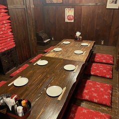 広々な個室も★宴会/会社飲み会/女子会/誕生日会/同窓会/結婚式二次会。ご利用シーンに合わせてご利用いただけます。懐かしの空間でぜひ思い出話をするのはいかが？