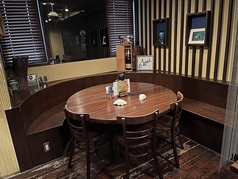 お洒落なコーナー席で乾杯♪