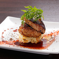 料理メニュー写真 トリッシーニ 赤ワインソース(播州百日鶏100%ハンバーグとフォアグラのロッシーニ風)