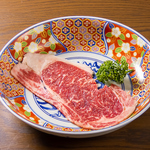 食感を楽しみたいなら空飛ぶ？上和牛ロースがオススメです♪濃厚な味で筋肉質な感じがクセになります