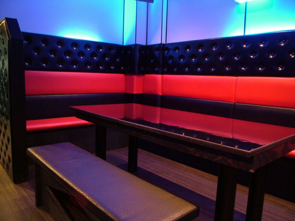 半個室タイプのBOX席も完備。パーティの用途に併せて使ってね♪