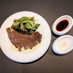 肉の美味しさを堪能する牛のソテー