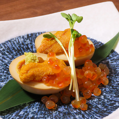 煮卵うにいくらのせ