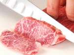 肉のプロフェッショナルがお届けする、美味しいお肉の数々。上質国産カルビはこだわりの手切り。