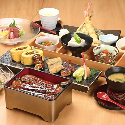 炭火で焼き上げたうなぎを和の空間でゆったりご堪能ください