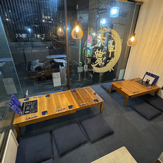 最大12名様までの座敷がございます。ガラス越しの雰囲気の良い座敷になり広々とお使いいただけます。