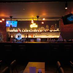 カウンター席は5席ご用意しております。席の間隔を広めに取っておりますので、お一人でのご来店時もくつろいでお楽しみ頂けます。