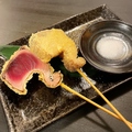 料理メニュー写真&nbsp;わら焼き生かつおの串揚げ2本