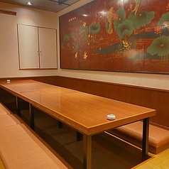 3部屋完備の掘りごたつ個室は会食などプライベートなお集まりにもおすすめ◎ゆっくりお過ごしください。