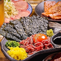 昭和空間で絶品サイドメニューも食べ尽くす贅沢焼肉宴！