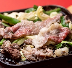 名物さんきち盛り(焼肉とホルモンのMIX盛り)