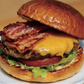料理メニュー写真&nbsp;●GOLD RUSH BURGER(ゴールドラッシュバーガー)