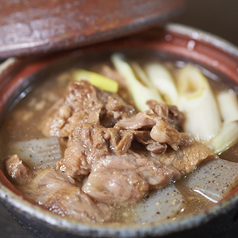 黒毛和牛を使用した、旨味がたっぷりの「牛すじ煮込み」