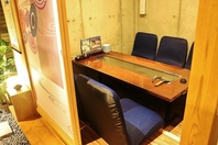 家族連れでも気軽に利用できる温かな空間