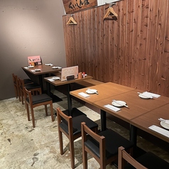 最大12名様までのテーブル席。貸切可能です★