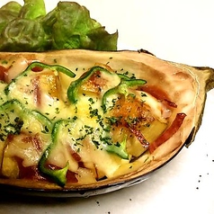 広島キャベツ、自家製鉄板ギョーザ（1日10食限定）、じゃがマヨめんたい、ピザ風なす