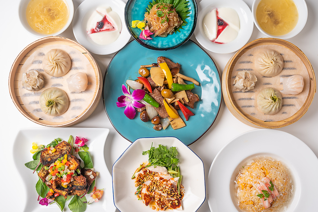 NU茶屋町8Fに当店がございます。