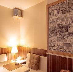 テーブル席は移動可能。8名様まで対応。