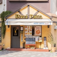 自慢のピザを堪能！温かみ溢れる空間で素敵なひとときを