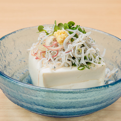 瀬戸内産シラスと香味野菜のやっこのせ