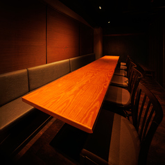 最大11名様テーブル席。2名様からご案内いたします。ご予約でお席の確保が確実です♪靴を脱いでゆったりおくつろぎ頂けます！女子会・合コン・仲間との飲み会・会社宴会…様々なシーンでご利用頂けます！