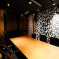【テーブル個室～8名様まで】プライベートで落ち着く空間♪少人数での宴会に！最大8名様までのテーブル個室は、落ち着いた雰囲気が魅力です。周囲を気にせず特別な日のデートや気心の知れた仲間たちとの素敵な時間をお過ごしください。