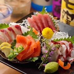 【海鮮・逸品料理】旬の彩り豊かな魚介と紅茶鴨のローストの写真