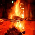 名物のかつおの藁焼きも必食です！！豪快に目の前で焼き上げる光景を見るならカウンターがおすすめ