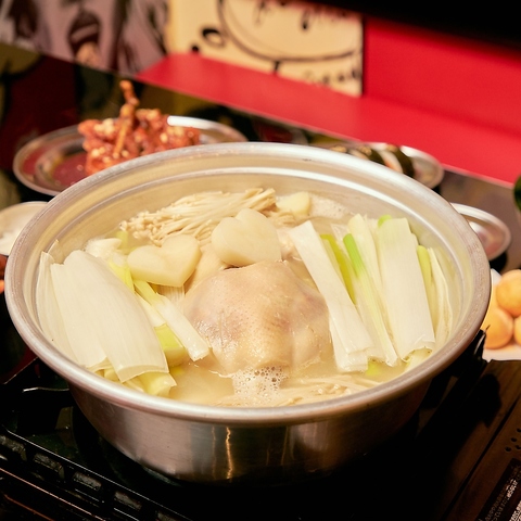 ◆韓国で大人気の鶏をまるまる一羽使用した韓国鍋「タッカンマリ」が楽しめます♪◆