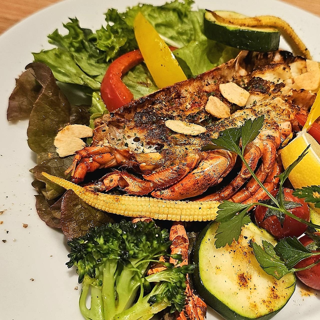 オマールエビのグリルなどイタリア地中海料理をご用意しております