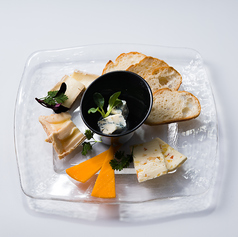 チーズの盛り合わせ　3種