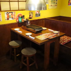 お仕事帰りやご友人とのお食事にピッタリのテーブル席です。