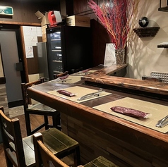 【カウンター：１名様×６卓】当店は全席カウンターとなっております。５名様以上のご予約は貸切とさせていただきます。