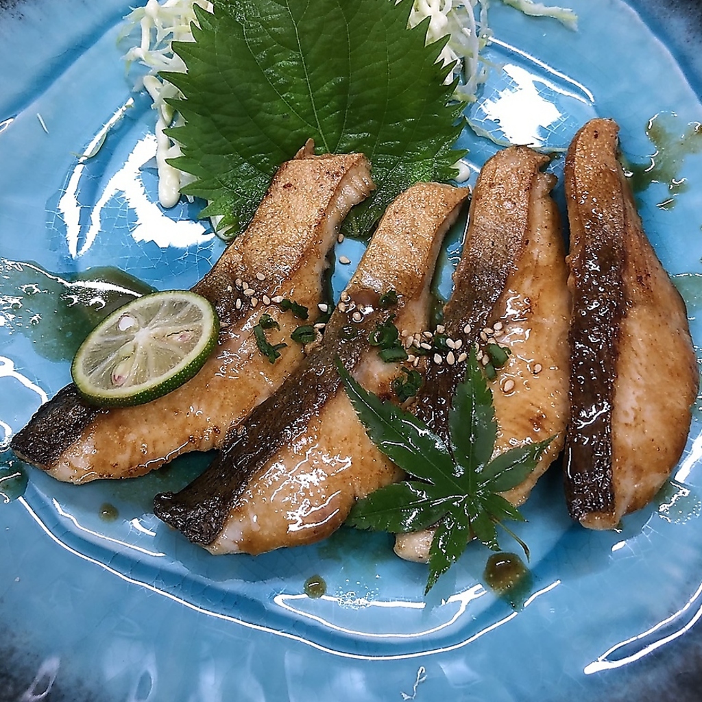 釣り上げたその日のうちに捌き、最高な状態で天然琵琶鱒を皆様の元へお届けしております。