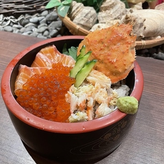 蟹・サーモン・イクラの３色ちらし寿司