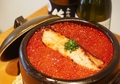 料理メニュー写真&nbsp;サーモン西京漬けとイクラの土鍋ごはん