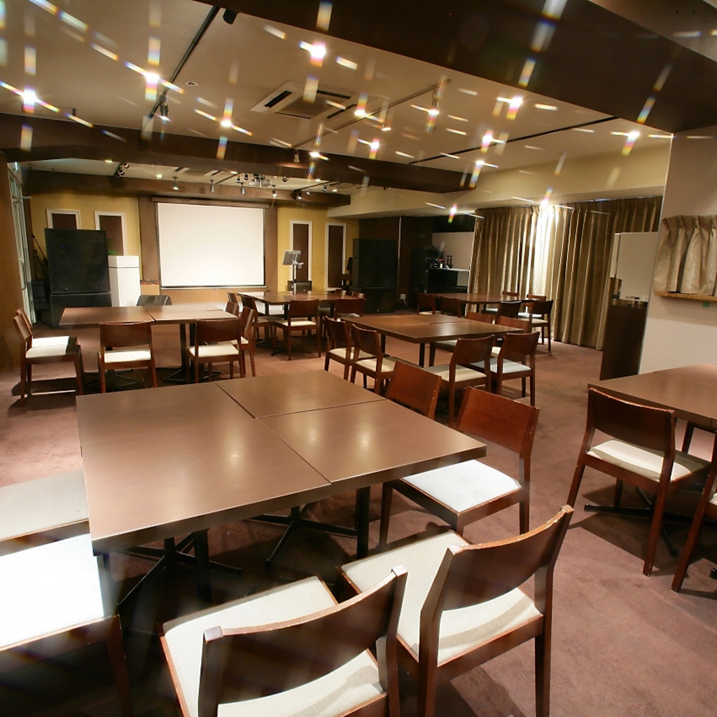 2階は最大100名まで可能！プロジェクター有りなので2次会や会議にも。