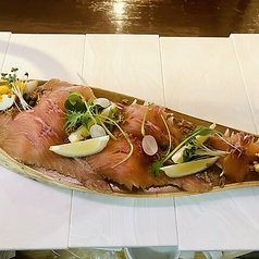 自家製スモークサーモンとオニオンスライス(100g) 産地により価格は異なります。　