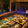 ご友人との女子会や、ご家族でのお食事に使いやすい4名様用のテーブル席を多数ご用意しています。テーブルを囲んで、ボリューム満点のサムギョプサル食べ放題や、多彩な韓国料理のセットメニューをシェアするのがおすすめです。わいわい賑やかなひとときをお楽しみください。