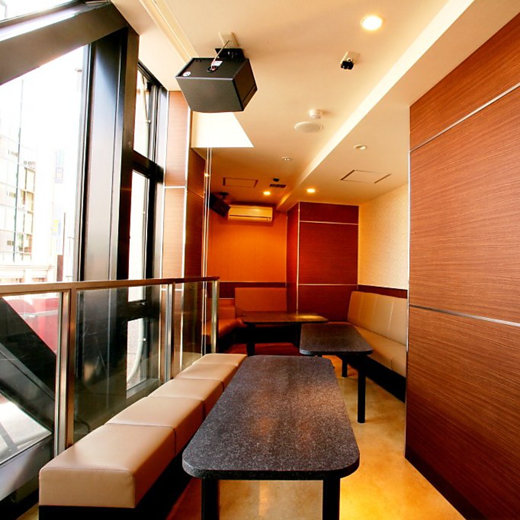 夜には金山の夜景も…窓際のお部屋