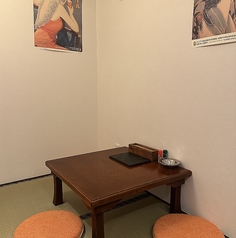 【3名様×1】当店では3名様までご利用可能な座敷席もご用意。明るい雰囲気で会話も弾みます♪ご家族様や仲間同士の集まりに楽しい時間をお過ごしいただけます♪