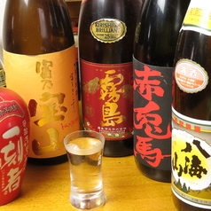 仕事帰りや、二次会で軽く飲むなら当店で!落ち着いた雰囲気のカウンター席で、ゆっくりお過ごしいただけます。