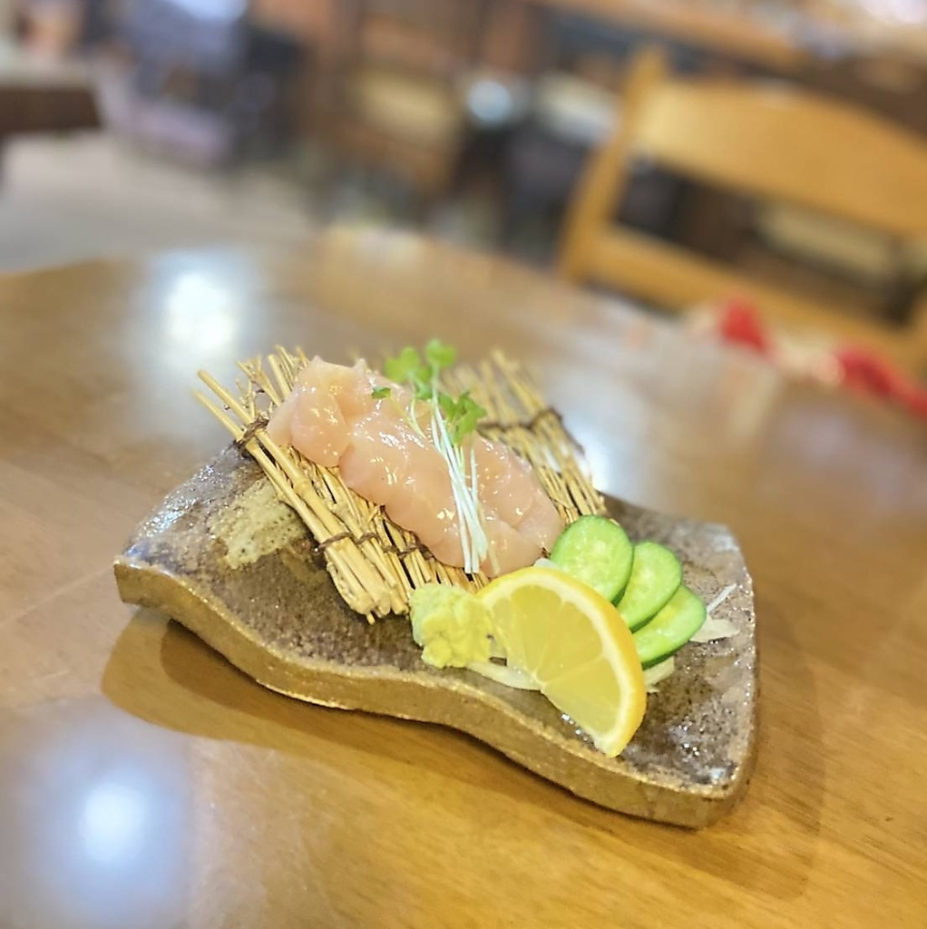 焼き鳥や天ぷら以外にも新鮮な食材を使用した一品料理を豊富にご用意！どんなシーンでも楽しめる♪