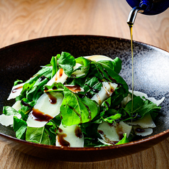 ルッコラとパルミジャーノチーズのサラダ