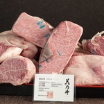 「花乃牛」や「吉備芳醇牛」を使用。どちらも上質な脂の旨味と、柔らかな肉質が段違い！