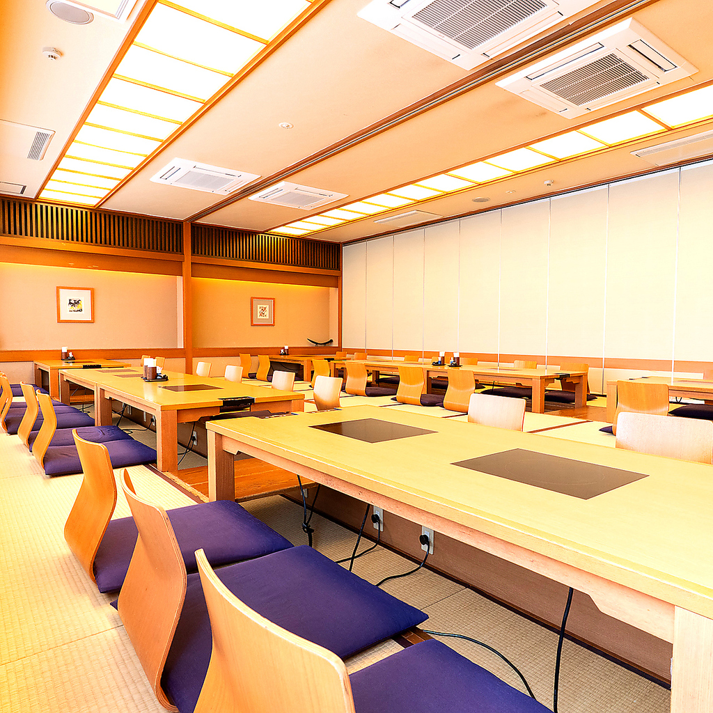 会社宴会や慶事など、最大80名様まで堀ごたつ席でご用意。