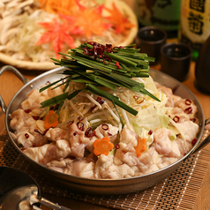 歓送迎会に☆熱々もつ鍋♪コスパ良くもつ鍋★醤油ベースのもつ鍋に、大分名物宇佐の唐揚げなど全8品4,000円の写真