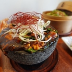 当店自慢の石焼麻婆豆腐は、アツアツの状態を楽しめるのが魅力！香り高い一皿をぜひご賞味ください！